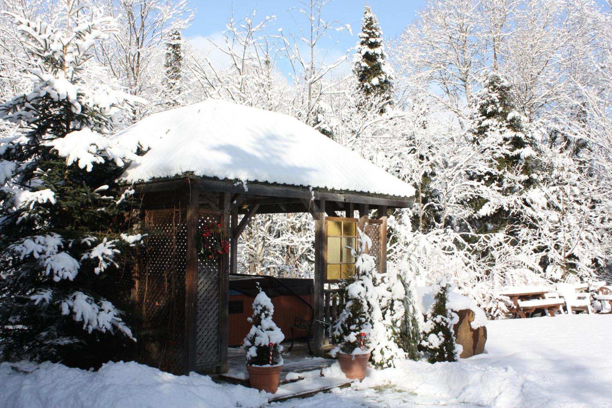 Chalets Et Studios Le Vent Du Nord Lac Superieur Exterior photo